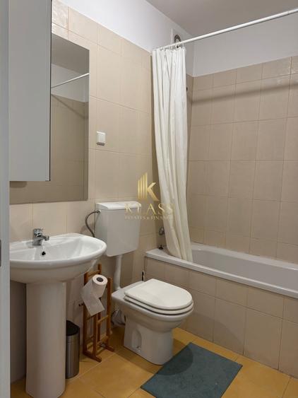 Apartament cu 3 camere decomandat, mobilat în Doamna Ghica