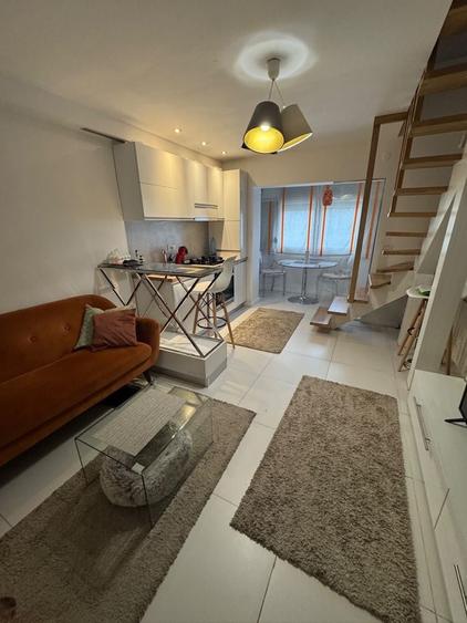 Apartament cu 3 camere decomandat în Exterior Vest