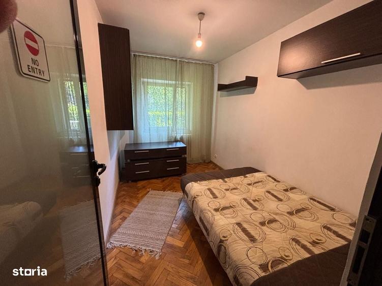 Apartament cu 3 camere decomandat în Podul de Fier