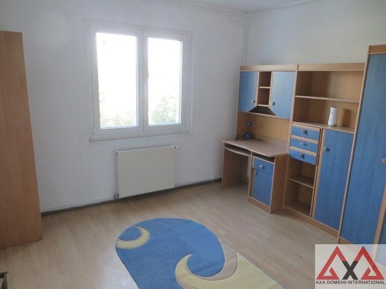 Apartament cu 3 camere decomandat în Dristor