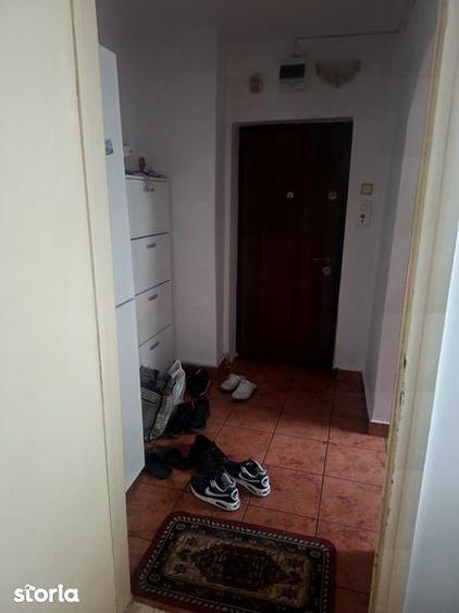 Apartament cu 3 camere semidecomandat în Crihala