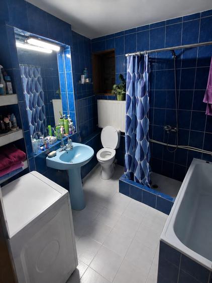 Casă individuală cu 4 camere cu Garaj în Central