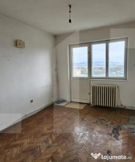 Apartament cu 3 camere decomandat în Spitalului