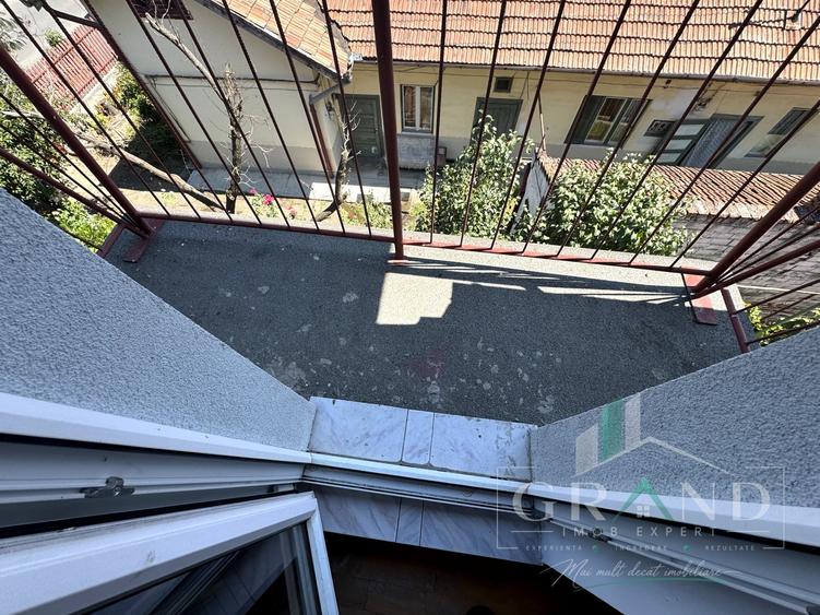 Casă individuală cu 4 camere cu Canalizare în Semicentral