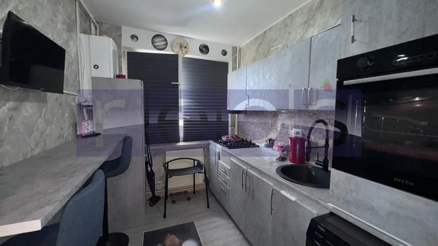 Apartament cu 2 camere decomandat în Titan