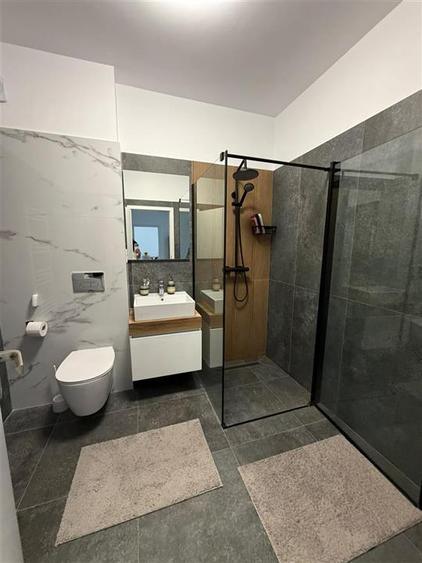Apartament cu 2 camere decomandat, mobilat în Tractorul