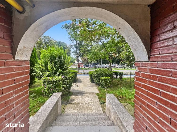 Apartament cu 3 camere decomandat în Delfinariu