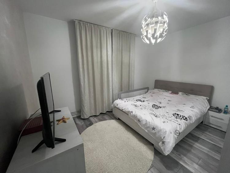 Apartament cu 3 camere decomandat, mobilat în Lăpuș