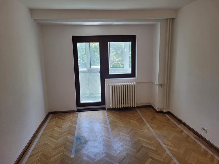 Apartament cu 4 camere decomandat în P-ța Unirii