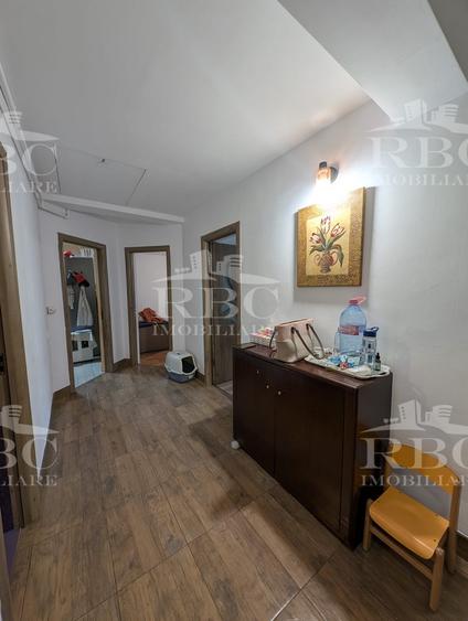 Apartament cu 3 camere decomandat în Florești