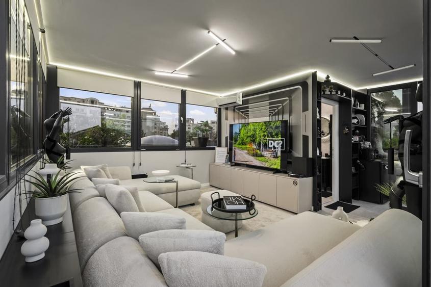 Penthouse cu 4 camere în P-ța Unirii