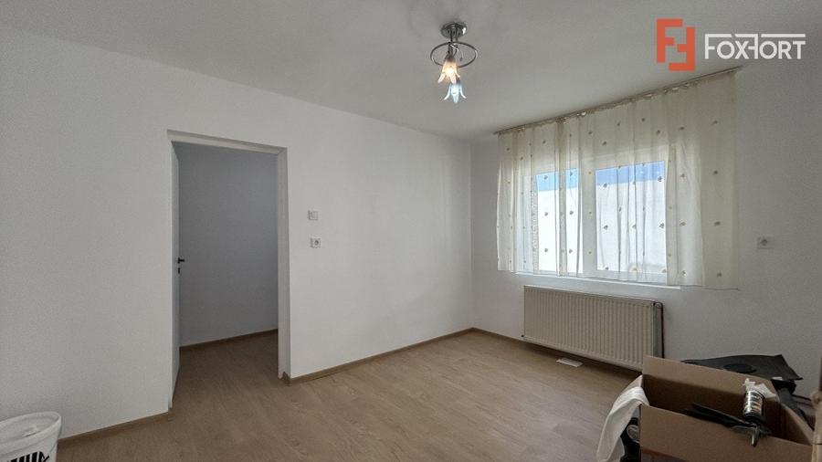 Casă individuală cu 4 camere cu Canalizare în Ghiroda