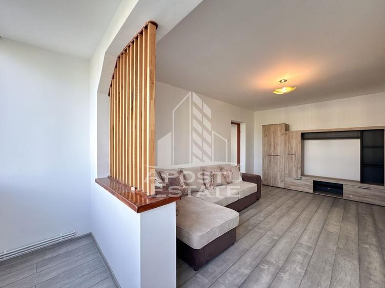Apartament cu 2 camere semidecomandat, mobilat în Micro 4