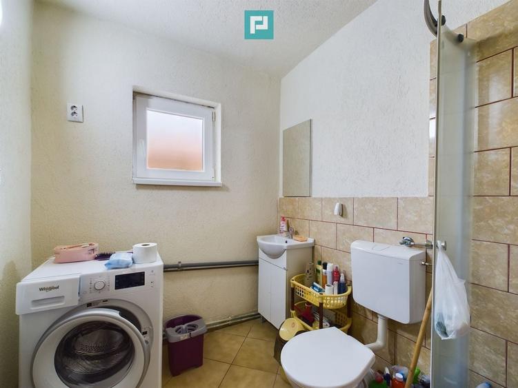 Casă individuală cu 5 camere cu Canalizare în Utvin