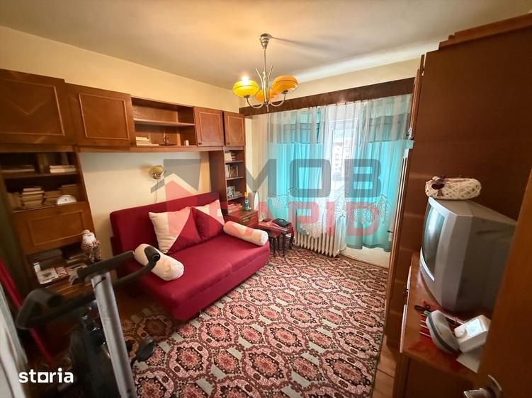 Apartament cu 3 camere semidecomandat în Central