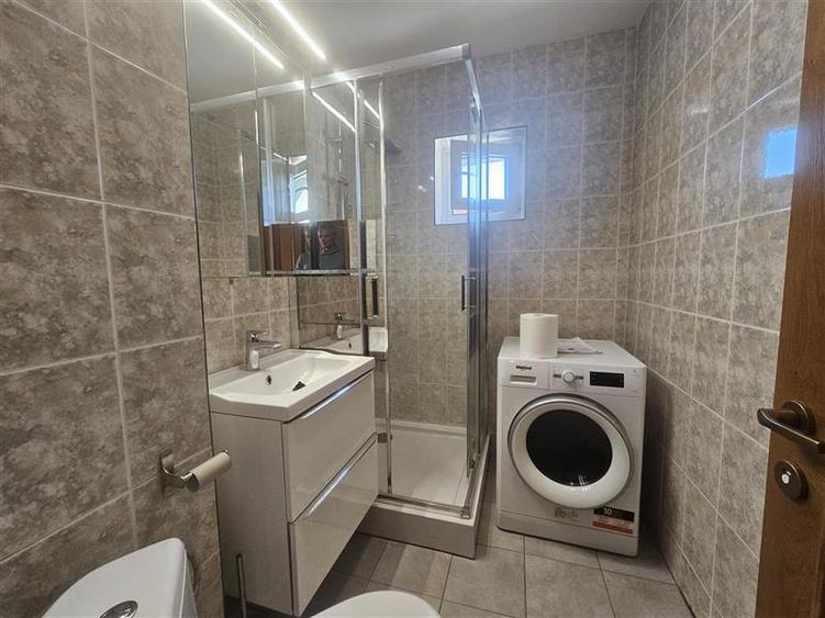 Apartament cu 3 camere decomandat în Domenii