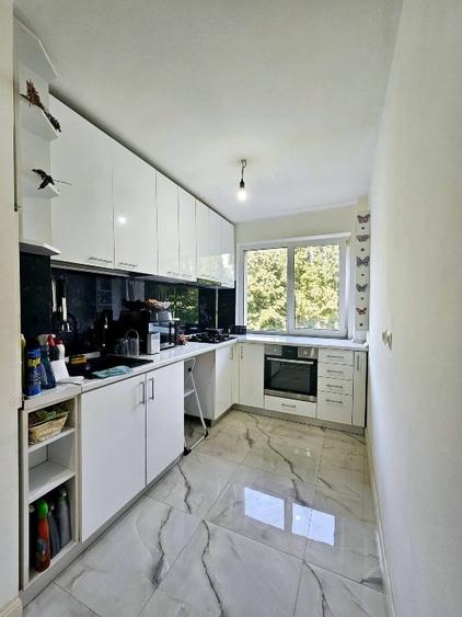 Apartament cu 3 camere semidecomandat, mobilat în Alexandru Obregia