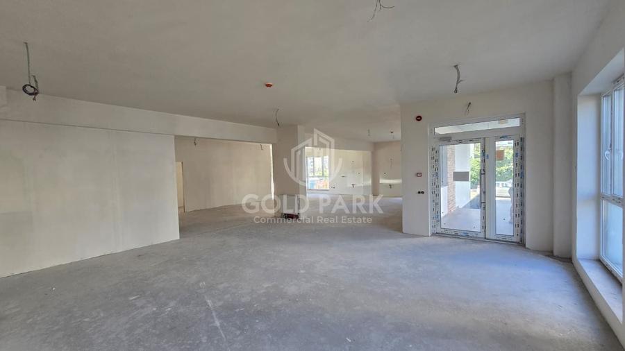 Spațiu comercial, de 188.60000610352 mp, în Florești