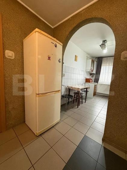 Apartament cu 3 camere decomandat în Tractorul