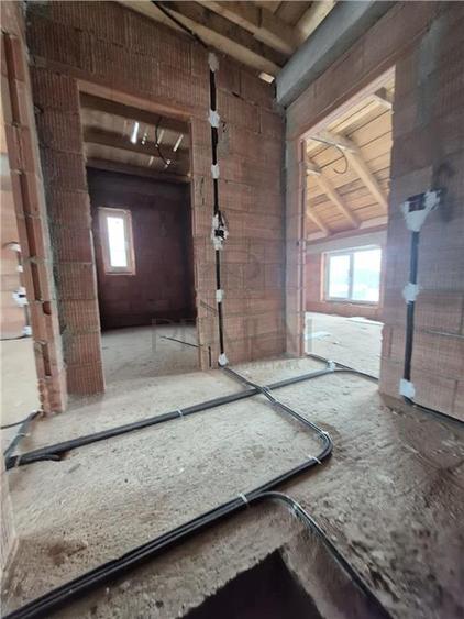 Duplex cu 4 camere cu Canalizare în Moșnița Nouă