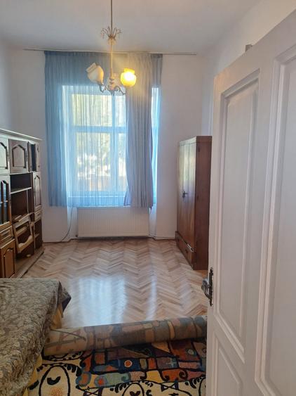 Apartament cu 4 camere semidecomandat, mobilat în Gruia