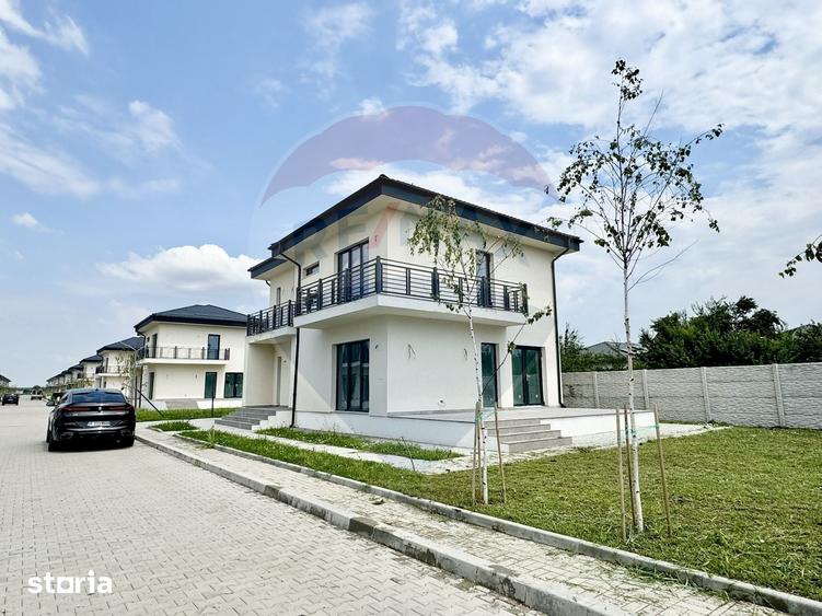 Casă cu 4 camere cu Teren 446.92 Mp în Corbeanca