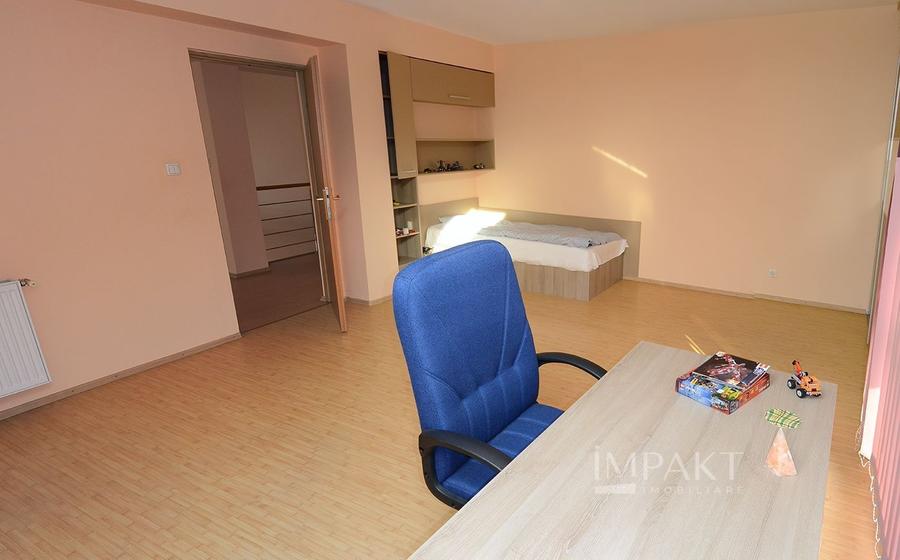 Apartament cu 5 camere decomandat în Bună Ziua