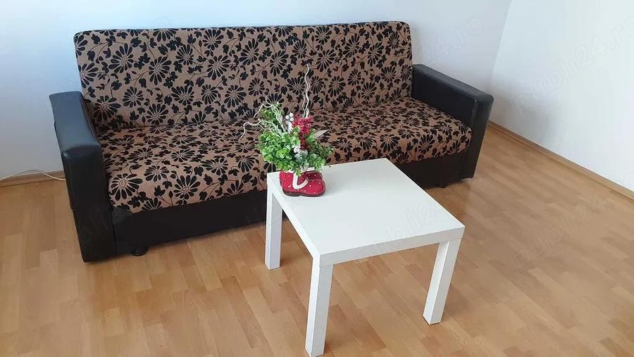 Apartament cu 3 camere decomandat în P-ța Victoriei