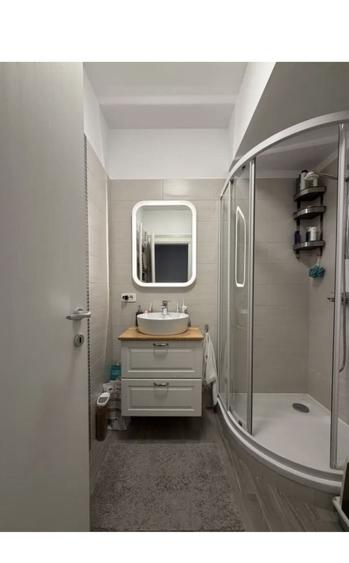 Apartament cu 3 camere decomandat în Valea Ialomiței