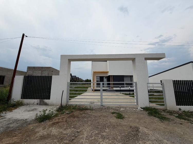 Casă individuală cu 4 camere cu Teren 350 Mp în Valea Adâncă