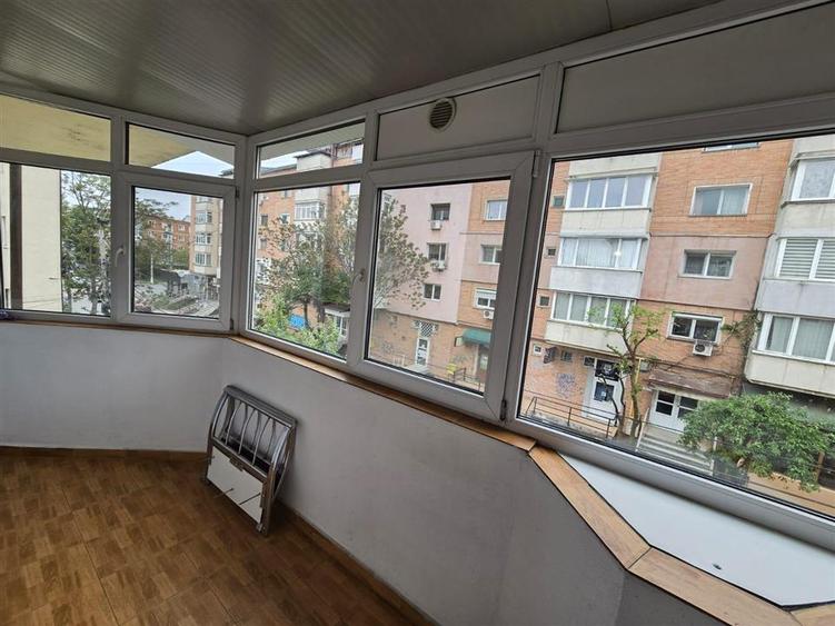 Apartament cu 3 camere decomandat în 9 Mai