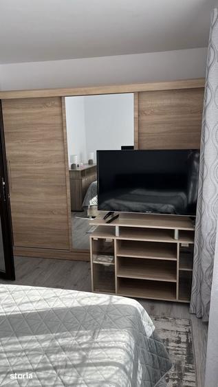 Apartament cu 2 camere semidecomandat în Tractorul