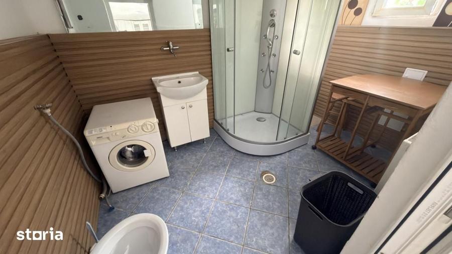 Casă cu 3 camere semidecomandat cu Teren 168 Mp în Central