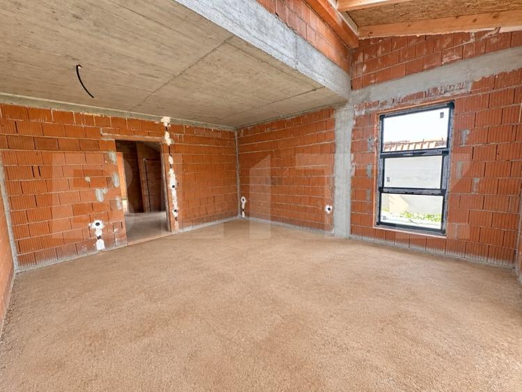 Duplex cu 4 camere cu Canalizare în Păulești