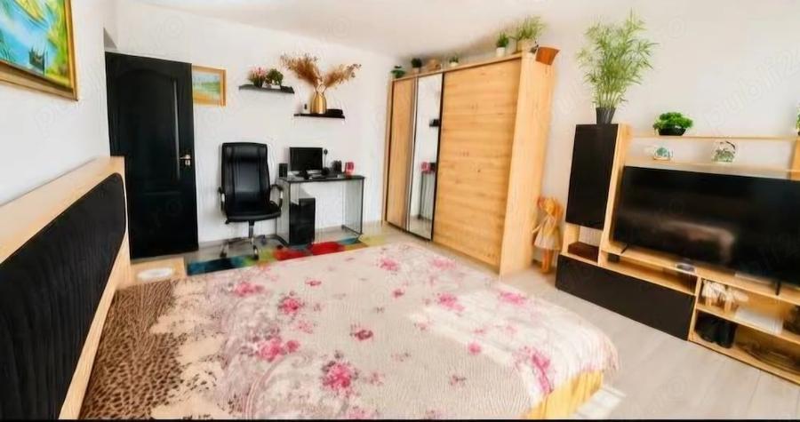Apartament cu 2 camere decomandat în Girov