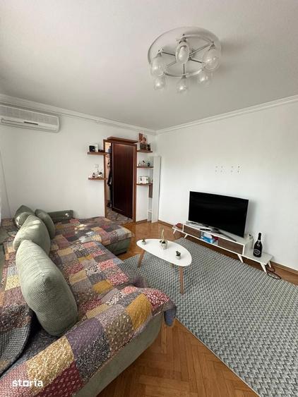 Apartament cu 3 camere semidecomandat în Militari