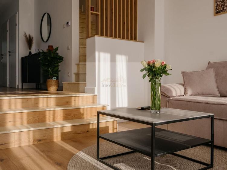 Duplex cu 4 camere cu Canalizare în Bună Ziua