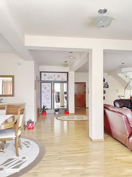 Casă cu 5 camere cu Teren 1500 Mp în Hălchiu