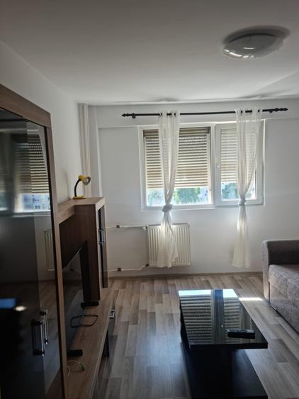 Apartament cu 2 camere semidecomandat, mobilat în Victoriei