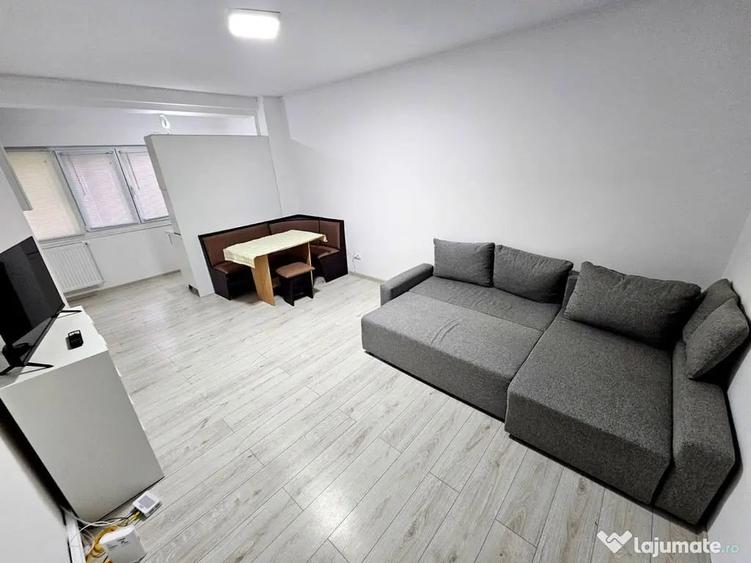 Garsonieră decomandată în Central
