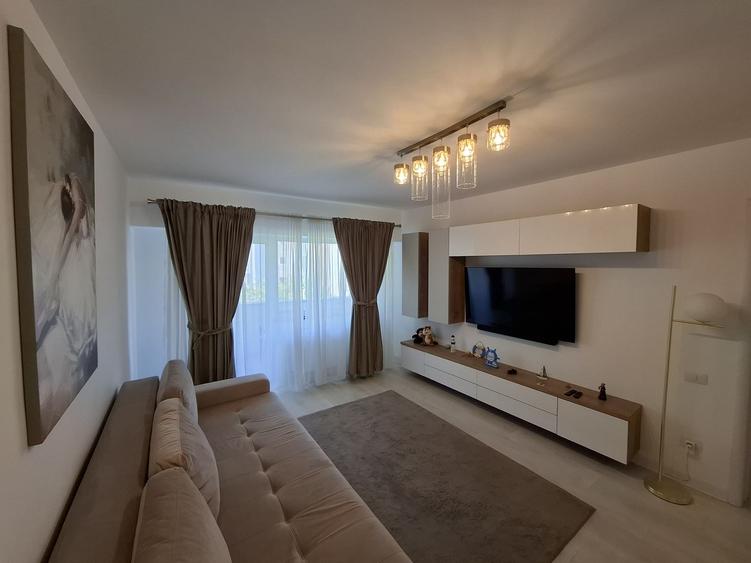 Apartament cu 3 camere decomandat, mobilat în Gara