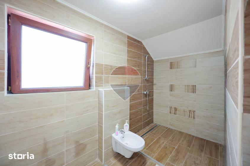 Casă cu 5 camere cu Teren 505 Mp în Central