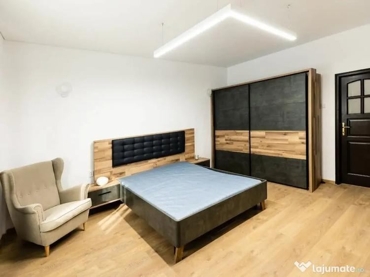 Apartament cu 3 camere decomandat în Calea Victoriei