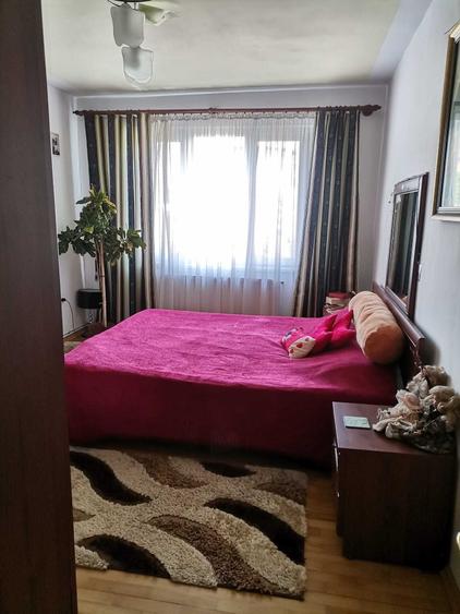 Apartament cu 4 camere decomandat în Central