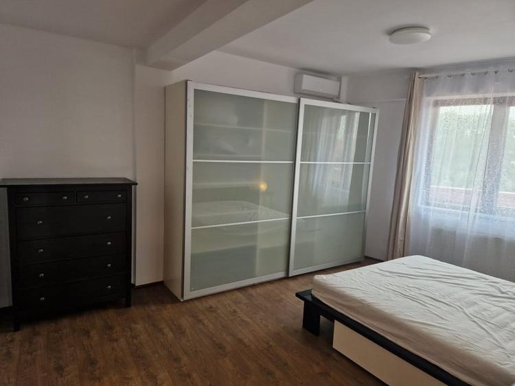 Apartament cu 3 camere, mobilat în Aviatorilor