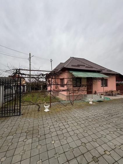 Casă individuală cu 3 camere cu Canalizare în Lăpușel
