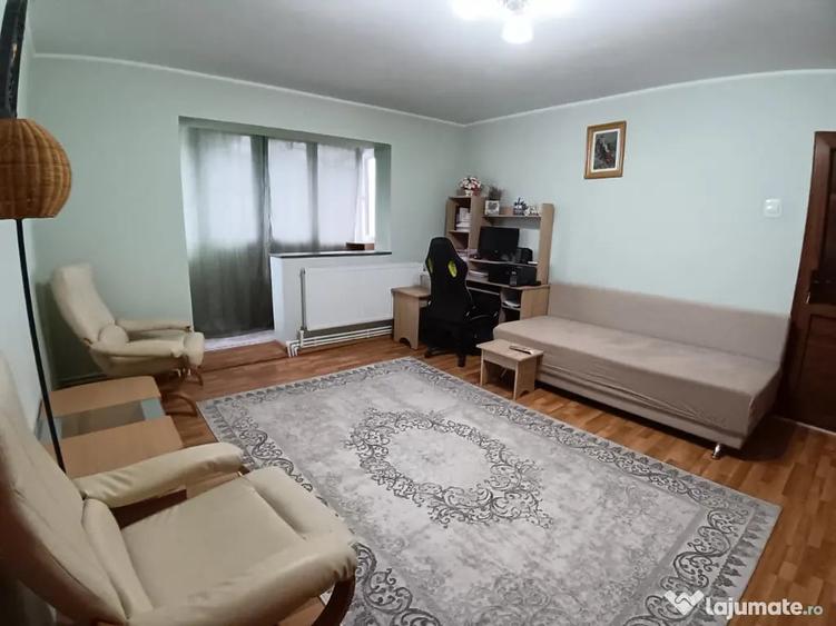 Apartament cu 4 camere semidecomandat în George Enescu