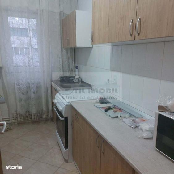 Apartament cu 3 camere semidecomandat, mobilat în Mircea cel Bătrân