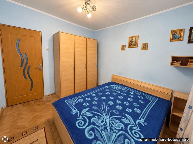 Apartament cu 4 camere semidecomandat în Central