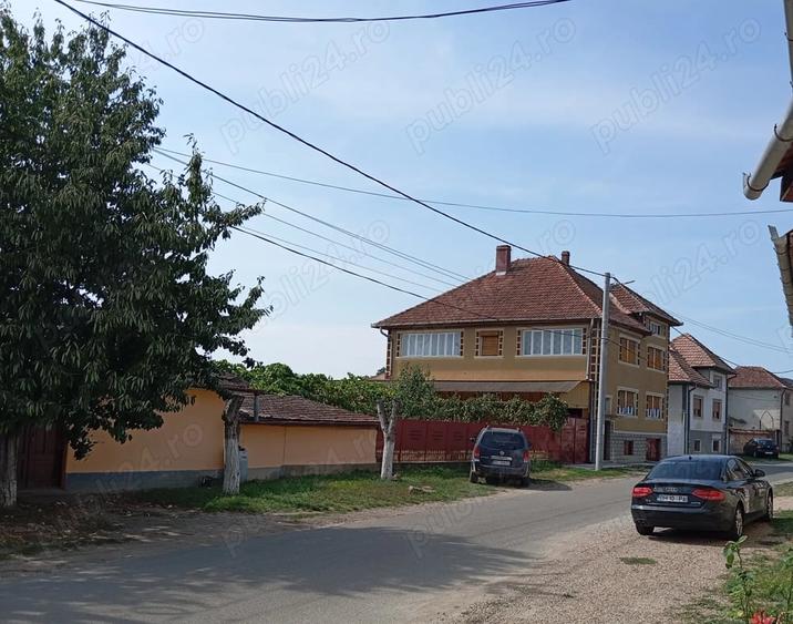 Casă cu 6 camere cu Teren 390 Mp în Central